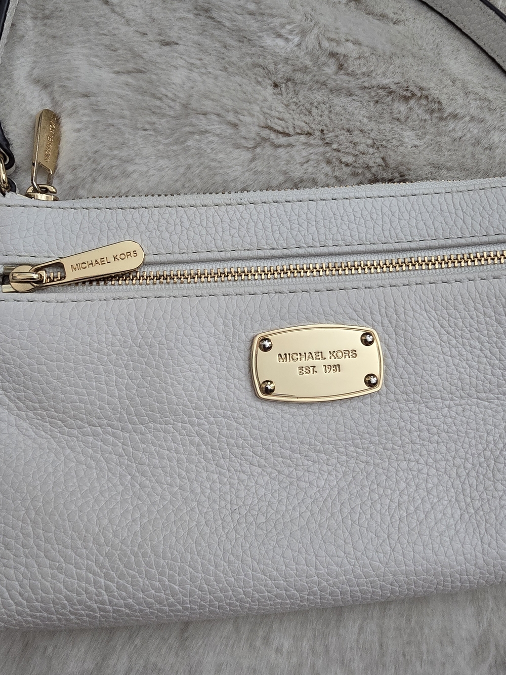 Michael Kors White Leather Gold Jet Set wristlet - Picture 3 of 8